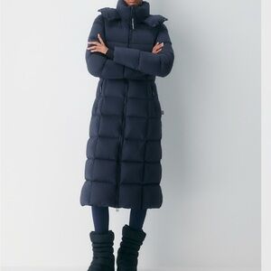 Aritzia Supersnug Puff Coat Sz XS Color Admiral